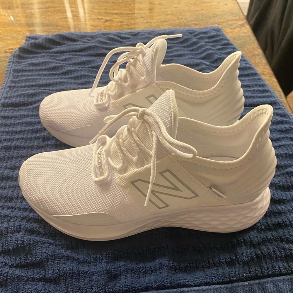 New Balance Fresh Foam Roav all white - size 9